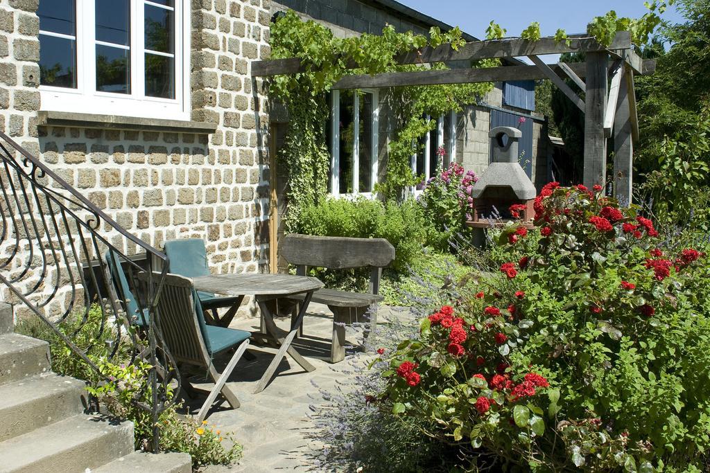 La Nesliere Chambres D'Hotes Bio Saint-Symphorien-des-Monts Екстериор снимка