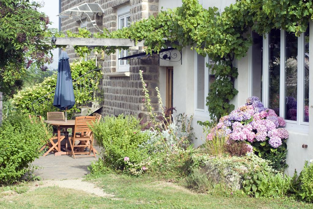 La Nesliere Chambres D'Hotes Bio Saint-Symphorien-des-Monts Екстериор снимка